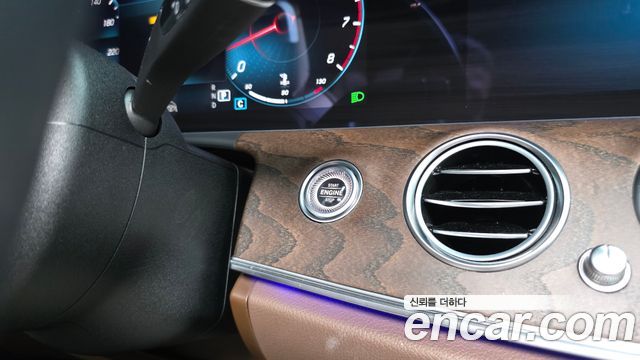 Mercedes-Benz E-Class 2022 — photo 38
