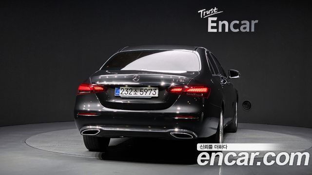 Mercedes-Benz E-Class 2022 — photo 4