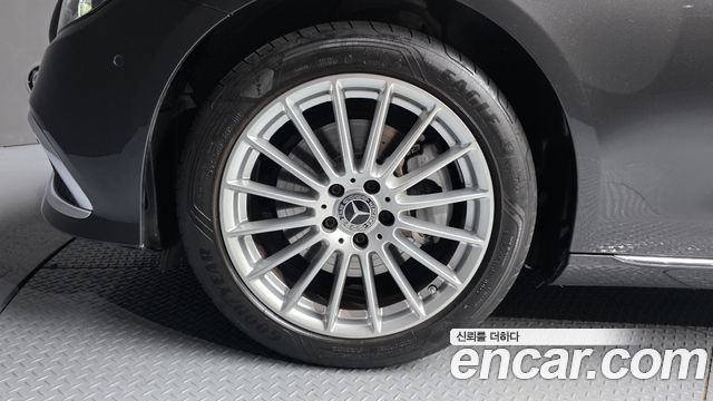 Mercedes-Benz E-Class 2022 — photo 5