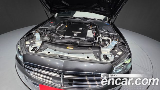 Mercedes-Benz E-Class 2022 — photo 6
