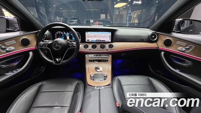 Mercedes-Benz E-Class 2022 — photo 10