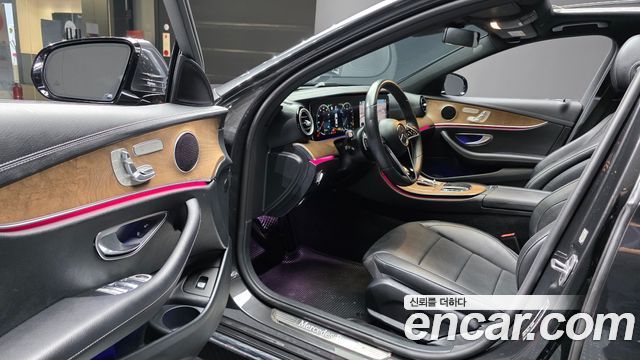 Mercedes-Benz E-Class 2022 — photo 13