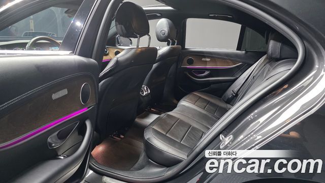 Mercedes-Benz E-Class 2022 — photo 18