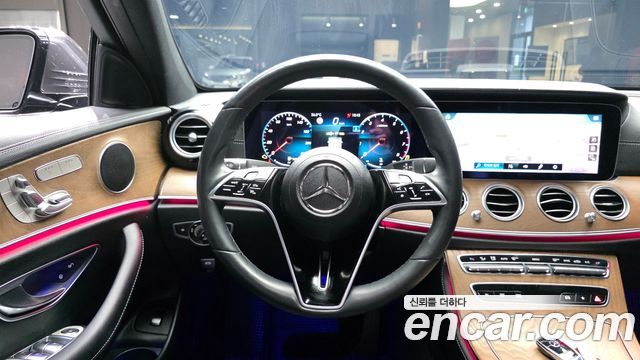 Mercedes-Benz E-Class 2022 — photo 19