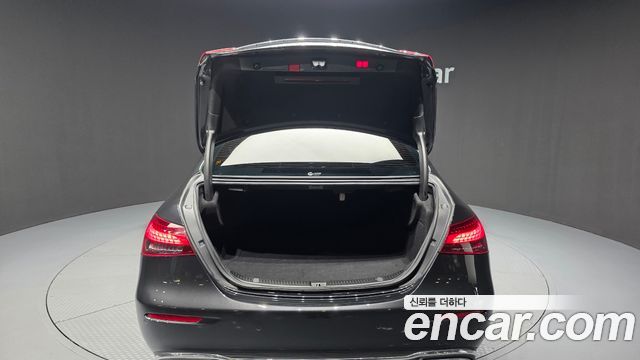 Mercedes-Benz E-Class 2022 — photo 26