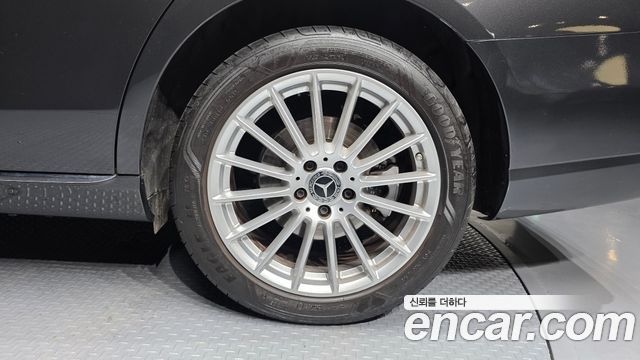 Mercedes-Benz E-Class 2022 — photo 7