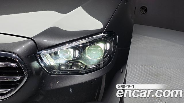 Mercedes-Benz E-Class 2022 — photo 8