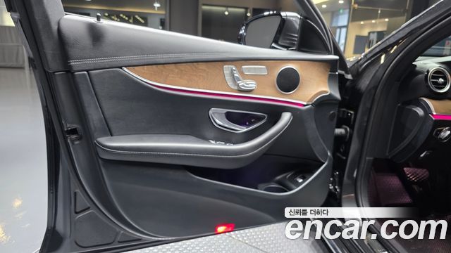 Mercedes-Benz E-Class 2022 — photo 14