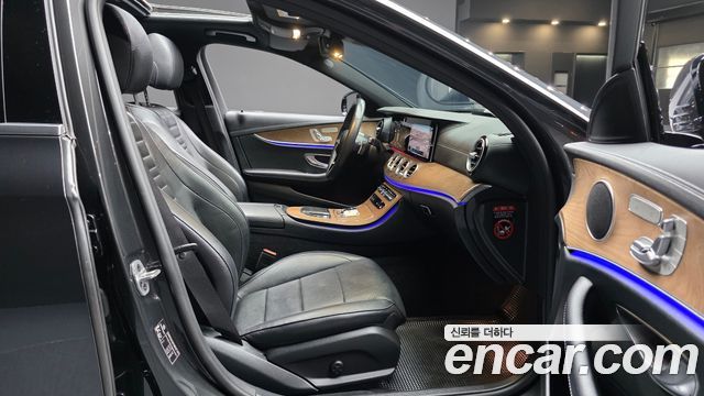 Mercedes-Benz E-Class 2022 — photo 16