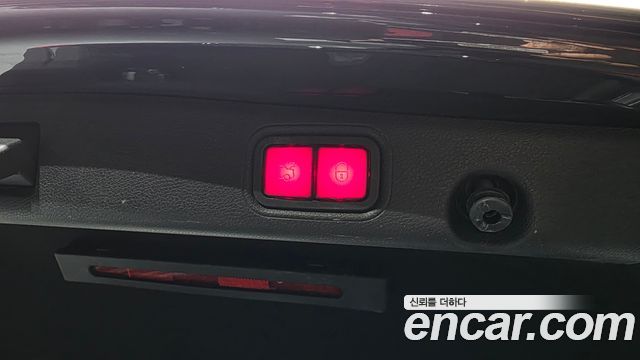 Mercedes-Benz E-Class 2022 — photo 31