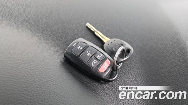 Kia Canival 2012 — photo 23