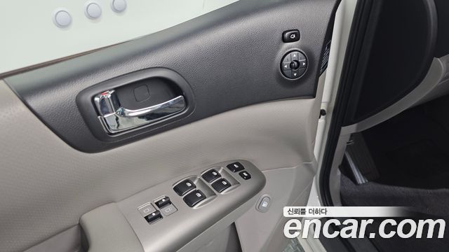 Kia Canival 2012 — photo 33