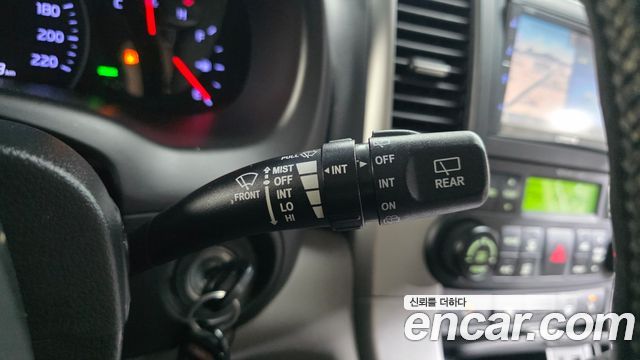 Kia Canival 2012 — photo 34