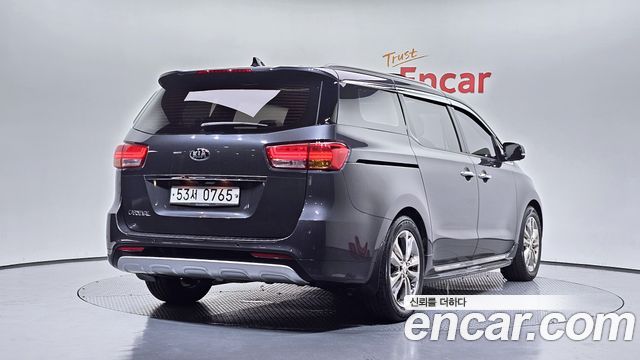 Kia Canival 2017 — photo 2