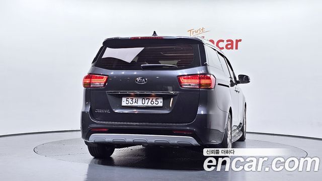Kia Canival 2017 — photo 4