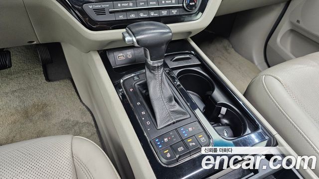 Kia Canival 2017 — photo 12