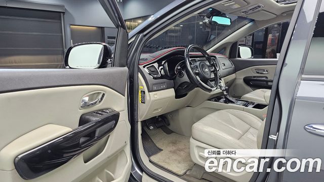 Kia Canival 2017 — photo 13