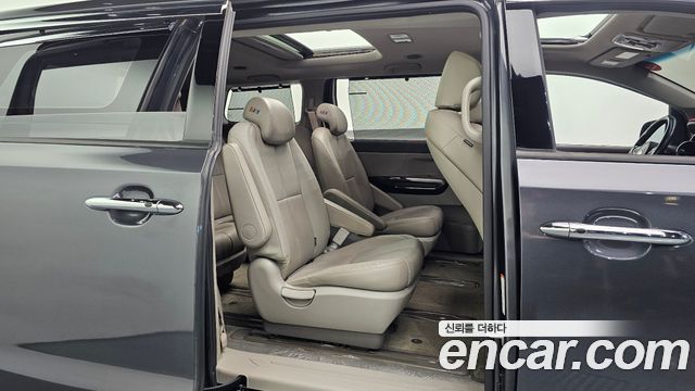 Kia Canival 2017 — photo 17