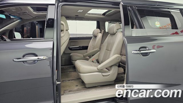 Kia Canival 2017 — photo 18