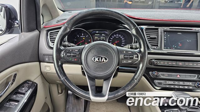 Kia Canival 2017 — photo 19