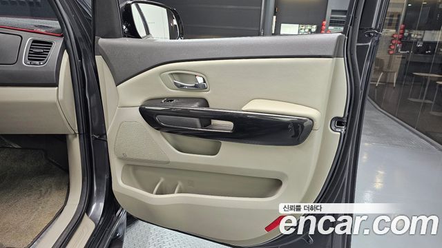 Kia Canival 2017 — photo 15