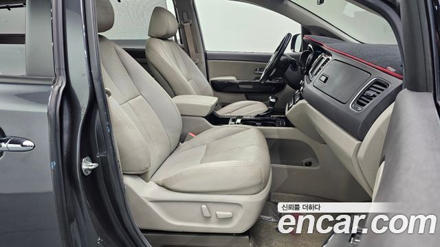 Kia Canival 2017 — photo 16