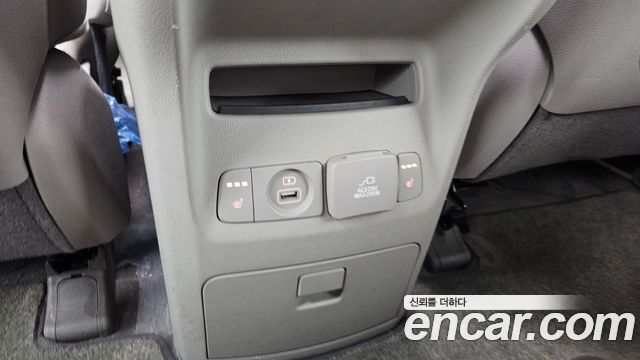 Kia Canival 2017 — photo 28
