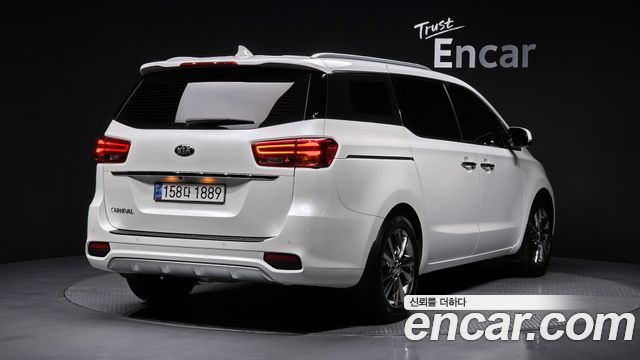 Kia Canival 2019 — photo 2