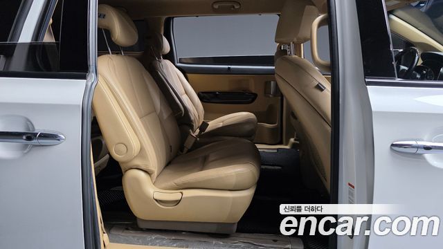 Kia Canival 2019 — photo 17