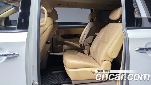 Kia Canival 2019 — photo 18