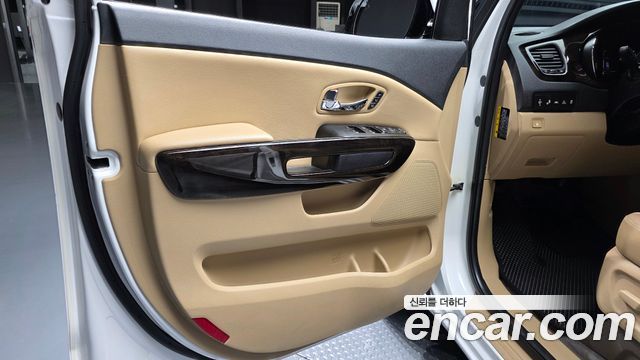 Kia Canival 2019 — photo 14