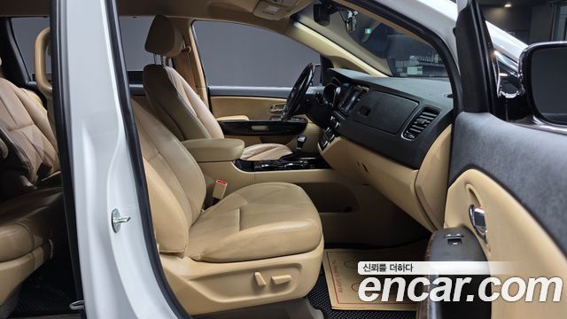 Kia Canival 2019 — photo 16