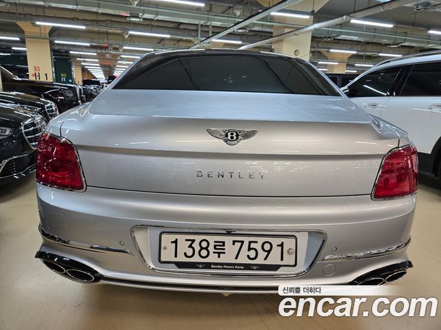 Bentley Flying Spur 2022 — photo 3
