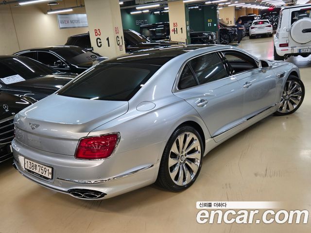 Bentley Flying Spur 2022 — photo 19