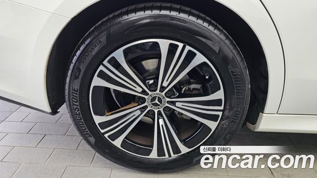 Mercedes-Benz E-Class 2025 — photo 5