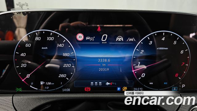 Mercedes-Benz E-Class 2025 — photo 8