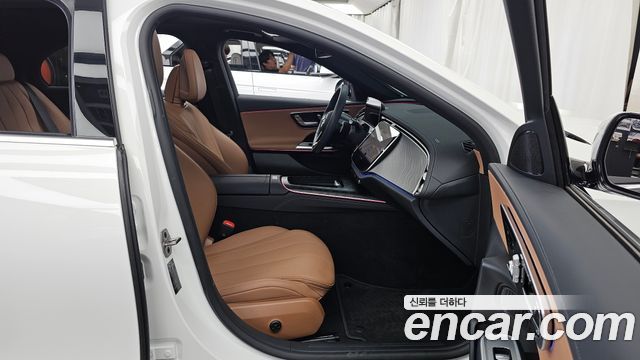 Mercedes-Benz E-Class 2025 — photo 11