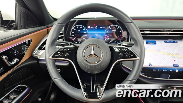 Mercedes-Benz E-Class 2025 — photo 13