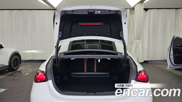 Mercedes-Benz E-Class 2025 — photo 20