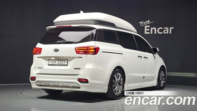 Kia Canival 2019 — photo 2