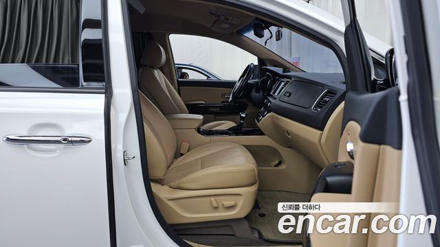 Kia Canival 2019 — photo 17