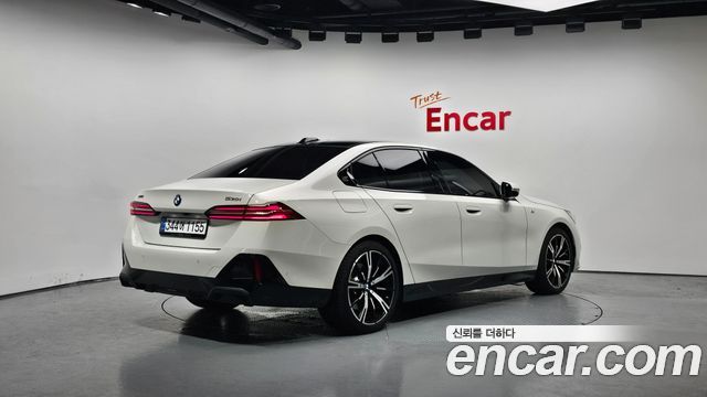 BMW 5-Series 2025 — photo 2