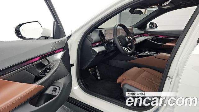 BMW 5-Series 2025 — photo 13