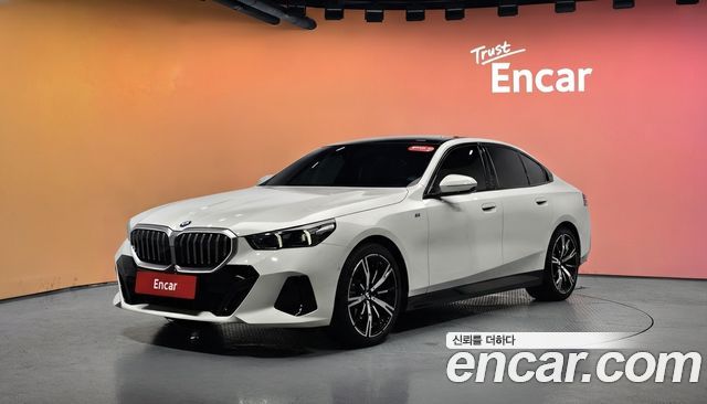 BMW 5-Series 2025 — photo 1