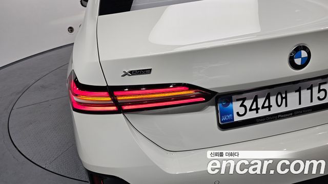 BMW 5-Series 2025 — photo 9