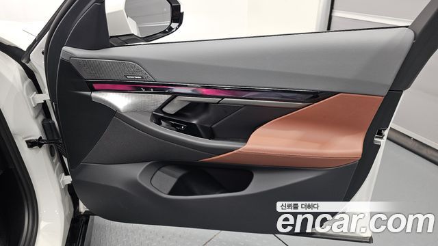 BMW 5-Series 2025 — photo 14