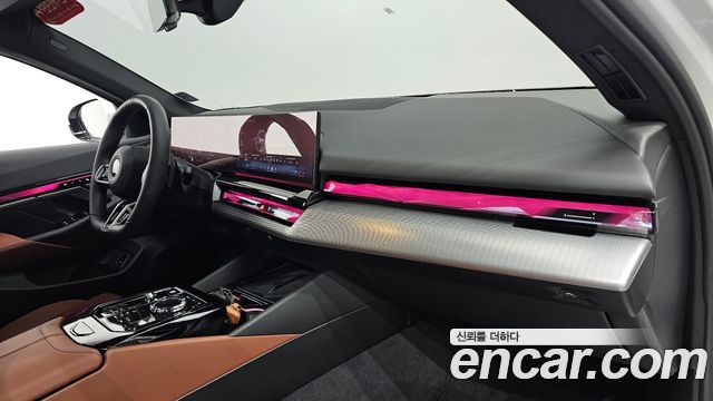 BMW 5-Series 2025 — photo 28