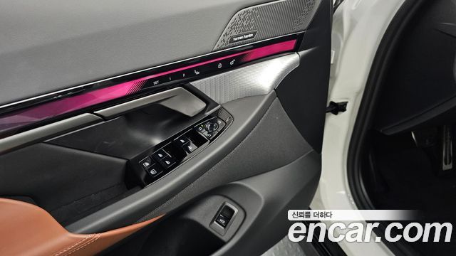 BMW 5-Series 2025 — photo 30