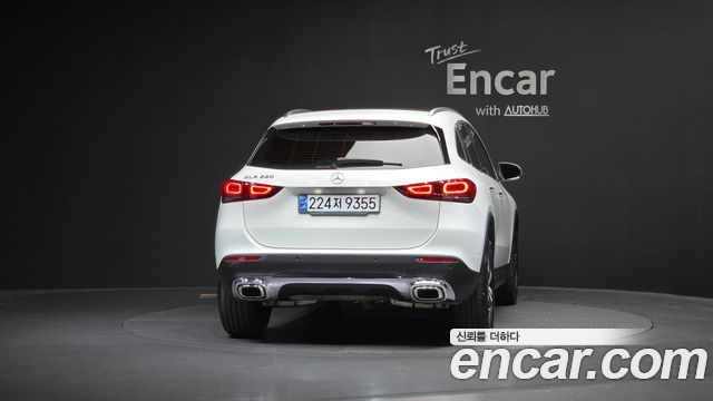 Mercedes-Benz GLA-Class 2021 — photo 4