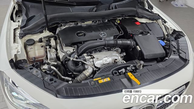 Mercedes-Benz GLA-Class 2021 — photo 6